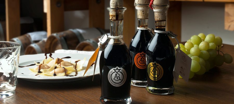 Tradizionali-aceto-balsamico-tradizionli-acetaia-castelli-rio-saliceto